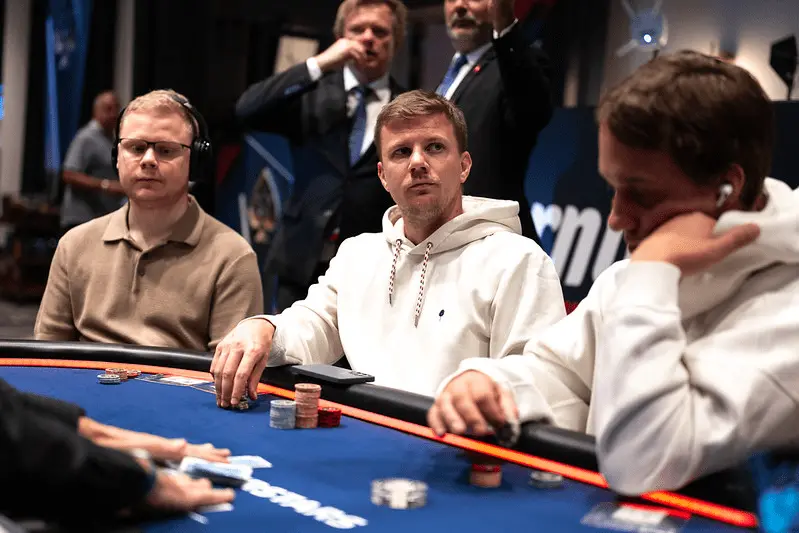 Exemplo de um range de 3-bet polarizado do botão